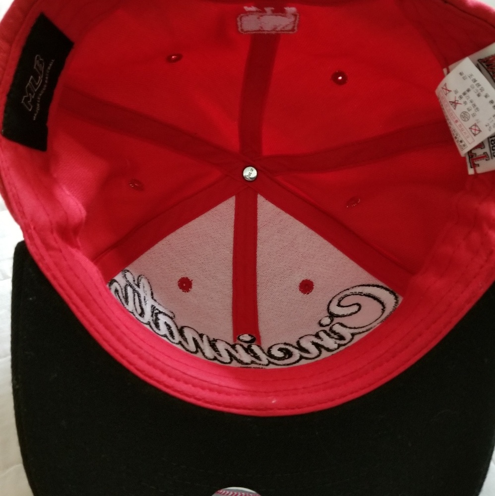 Hat - Picture 2 of 3